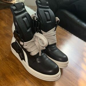 Black-and-white high tops, size 11 Men's